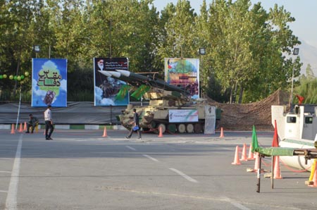 سلسلة نشاطات تثقيفية وعسكرية إحياءً لأسبوع الدفاع المقدس في ايران