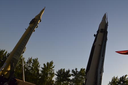 سلسلة نشاطات تثقيفية وعسكرية إحياءً لأسبوع الدفاع المقدس في ايران