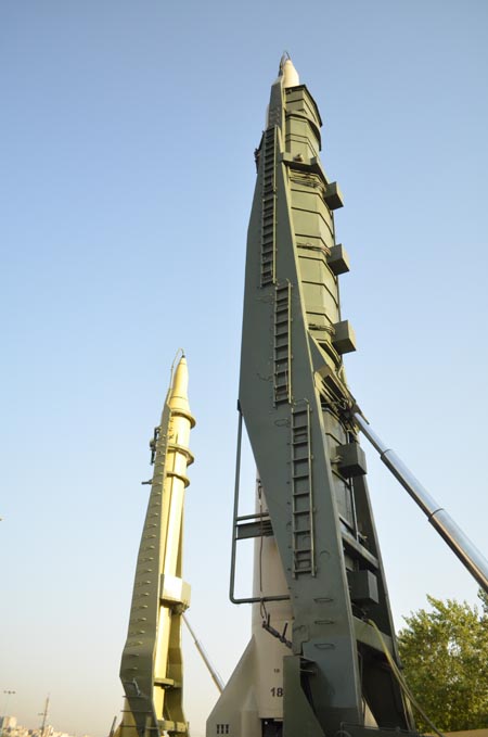 سلسلة نشاطات تثقيفية وعسكرية إحياءً لأسبوع الدفاع المقدس في ايران