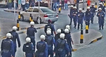البحرين: قوات الأمن تقمع  مسيرة المعارضة وتحاصر الشيخ علي سلمان في المسجد