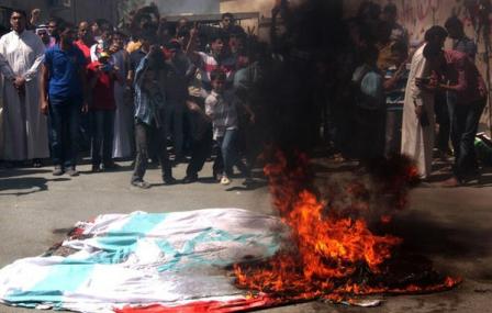 البحرين: جمعة الاصرار على الديمقراطية ووقفات احتجاجاً على الإساءة للرسول (ص)