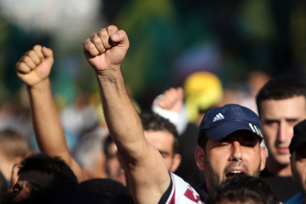 مسيرة حاشدة إستنكارا للاساءة للنبي محمد (ص) في مدينة صور