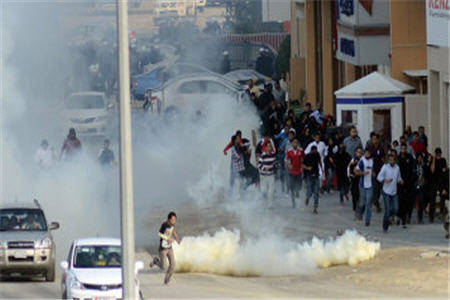  قوات النظام البحريني تطلق النار على المتظاهرين العزّل ضد قرارات محكمة الاستئناف