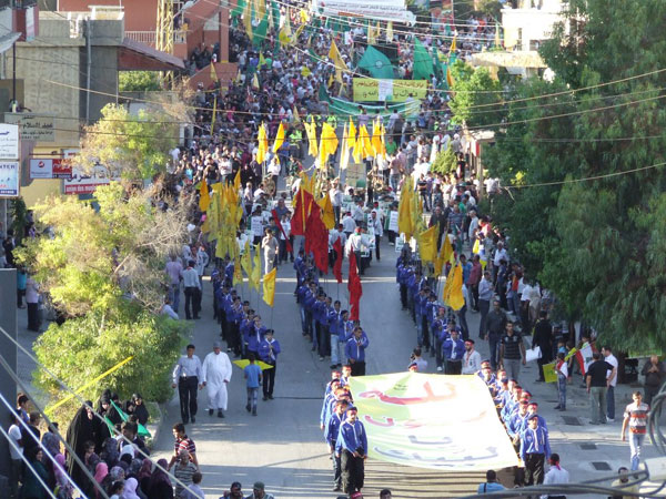 حشود شعبية ضخمة في المسيرة التي نظمها حزب الله في الهرمل استنكارا للإساءة لرسول الله (ص)
