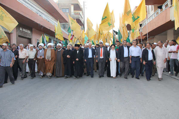 حشود شعبية ضخمة في المسيرة التي نظمها حزب الله في الهرمل استنكارا للإساءة لرسول الله (ص)
