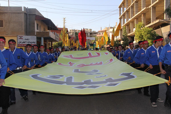 حشود شعبية ضخمة في المسيرة التي نظمها حزب الله في الهرمل استنكارا للإساءة لرسول الله (ص)