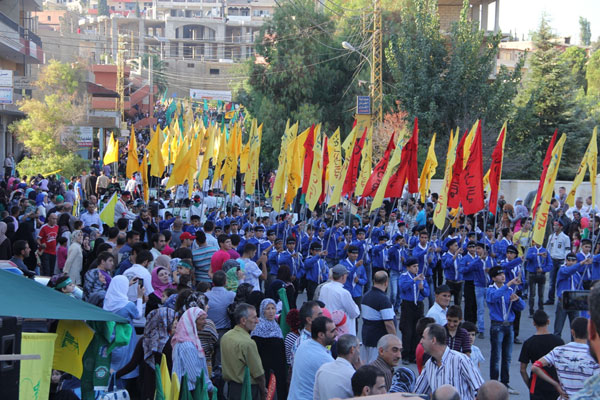حشود شعبية ضخمة في المسيرة التي نظمها حزب الله في الهرمل استنكارا للإساءة لرسول الله (ص)