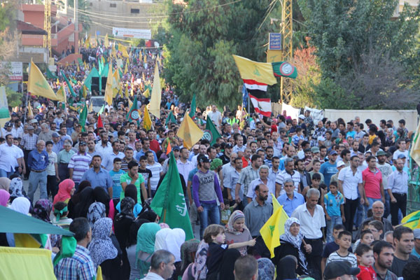 حشود شعبية ضخمة  في المسيرة التي دعا اليها حزب الله في الهرمل استنكارا للإساءة لرسول الله (ص)