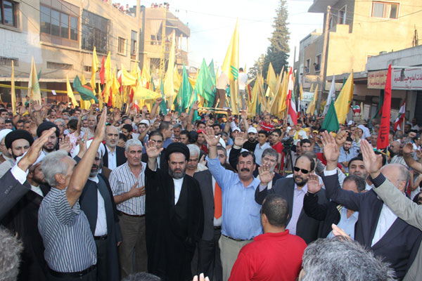 حشود شعبية ضخمة في المسيرة التي نظمها حزب الله في الهرمل استنكارا للإساءة لرسول الله (ص)