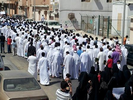 السعودية: مسيرات في المنطقة الشرقية تنديداً بالإساءة إلى الرسول (ص)