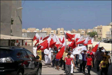 جرحى بقمع الامن البحريني متظاهرين بـ"جمعة الغضب" و"المعارضة" تؤكد ان لا تنازل عن المطالب