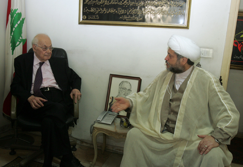 وفد من تجمع "العلماء المسلمين" زار الحص: لابعاد الجيش عن المناكفات السياسية 