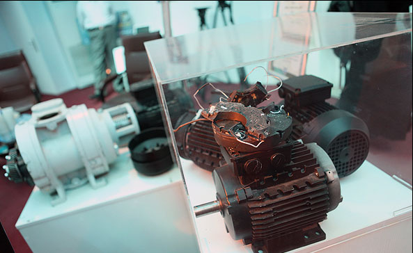 وزارة الامن الايرانية تعرض اجهزة تجسسية اجنبية تم اكتشافها مؤخراً 