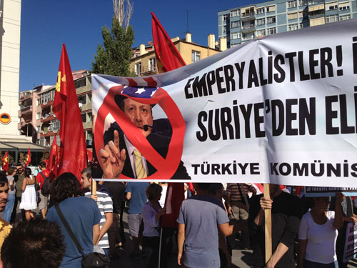 خاص "الانتقاد" : "لا للحرب" مطلب الاتراك فى "يوم السلام العالمي" وصور الاسد ترتفع في اسطنبول