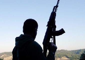 نيويورك تايمز: السعودية وقطر تنتظران إذناً أميركياً لتسليح "المعارضة" السورية وعقاب صقر "المزود الرئيسي" للأسلحة