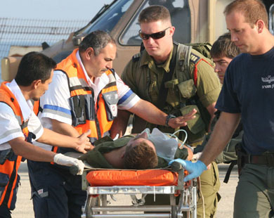 إصابة ضابط صهيوني بجروح خطيرة في انفجار عبوة على الحدود مع غزة