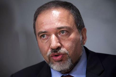 ليبرمان يدعو الإتحاد الأوروبي الى تشديد العقوبات الاقتصادية على إيران وسط معارضة السويد