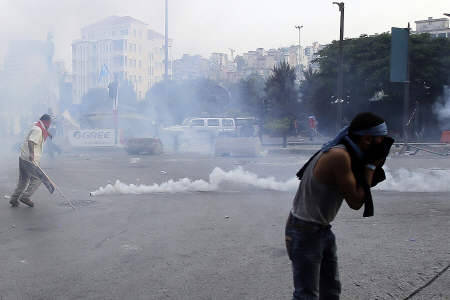 بانوراما اليوم: الجيش اللبناني يلاحق مسلحي "المستقبل" ويعيد الأمن الى العاصمة... وميقاتي يزاول نشاطه في السراي