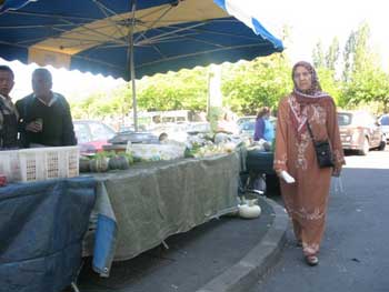 أنا مغربية مسلمة أعيش في فرنسا : بلدي، أحبه أكثر فأكثر