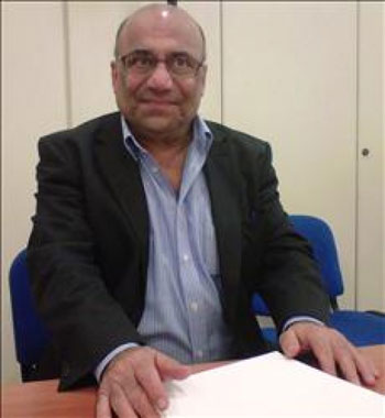 المعــارض البحرينــي عبــد الهــادي خلــف لـ"الســفير": تجريدنــا مــن الجنســية انقــلاب علــى الإنســانية