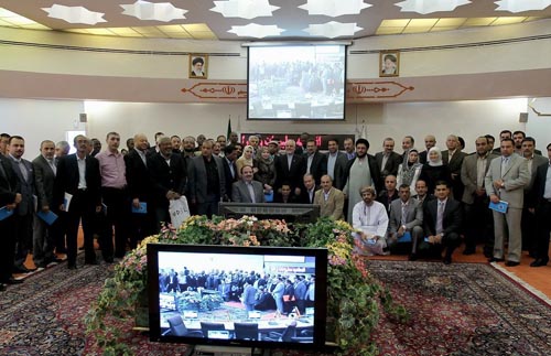 مؤتمر اتحاد الصحافة في العالم الاسلامي الذي انعقد في طهران يندد بالارهاب الاعلامي ضد الدول الاسلامية المستقلة