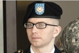 الجندي الأميركي "برادلي مانينغ" يكشف ظروف اعتقاله "الوحشية" في معتقل أميركي