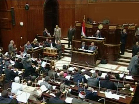 التأسيسية المصرية تقر مسودة الدستور وسط تباين حاد بين السلطة والمعارضة 