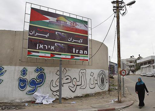 يافطات الشكر تملأ ميادين غزة تأكيداً على دور ايران في إنتصار المقاومة