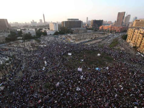 غضب ومظاهرات في الشارع المصري احتجاجاً على قرارات مرسي