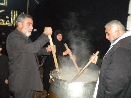 النبطية وجوارها تواسي الامام الحسين(ع) بموائد عاشورائية 

