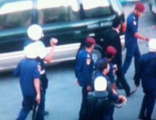 قوات الأمن البحرينة تفرض "حظر التظاهر" بقوة وجمعية "الوفاق" ترفض "مصادرة الحريات"