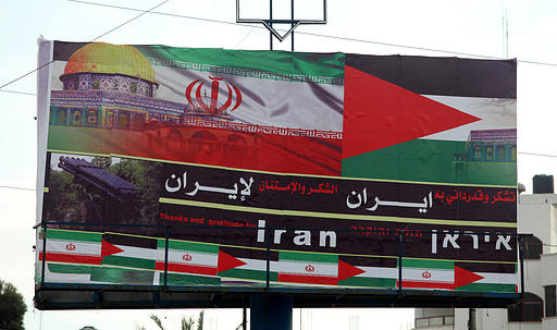 غزة تشكر إيران على طريقتها .. يافطات ضخمة بأربع لغات زينت طرقاتها الرئيسية