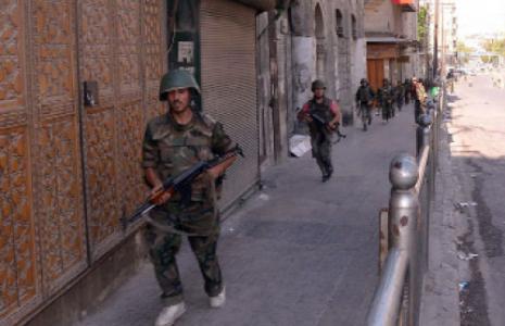 سوريا: اشتباكات عنيفة في محيط مطار تفتناز ومنع "انتحاري" من تفجير نفسه في حماة