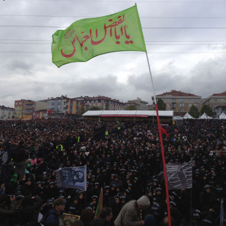 الاتراك يحييون عاشوراء في اسطنبول بمشاركة لاريجاني الذي ثمن انتصار غزة وجدد دعم ايران للمقاومة  