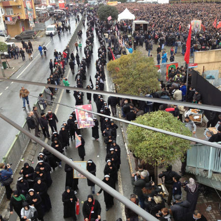 الاتراك يحييون عاشوراء في اسطنبول بمشاركة لاريجاني الذي ثمن انتصار غزة وجدد دعم ايران للمقاومة  