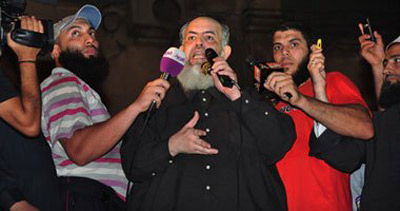 اشتباكات خلال الاستفتاء بمصر والمعارضة: هناك "تزوير"