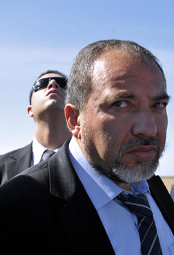 العدو يتخوف من انتفاضة فلسطينية ثالثة