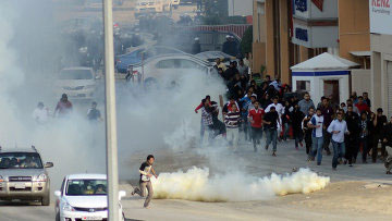 قوات النظام البحريني تقمع بالرصاص مسيرات سلمية خرجت لإحياء عيد الشهداء وسط المنامة 