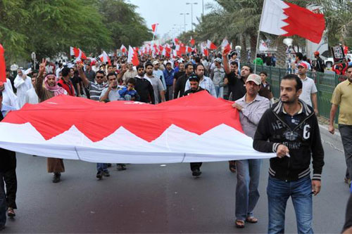 مظاهرة حاشدة للمعارضة البحرينية بعد رفع حظر التجول 