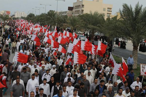 مظاهرة حاشدة للمعارضة البحرينية بعد رفع حظر التجول 