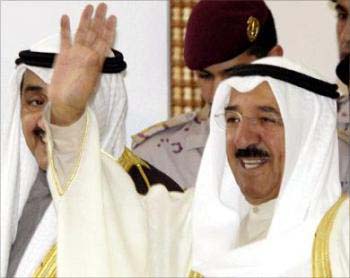 أمير الكويت يعيد تكليف جابر الصباح تشكيل حكومة جديدة والداخلية تحذر من الاحتجاجات غير المرخّصة