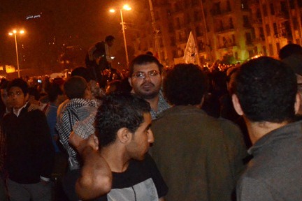 الرئيس المصري يلغي الإعلان الدستوري ويبقي موعد الاستفتاء على الدستور قائماً...والمعارضة ترفض المبادرة