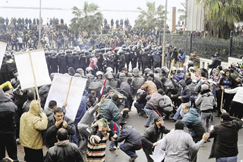 مصر : جولة ثانية وأخيرة للاستفتاء على مشروع الدستور اليوم 