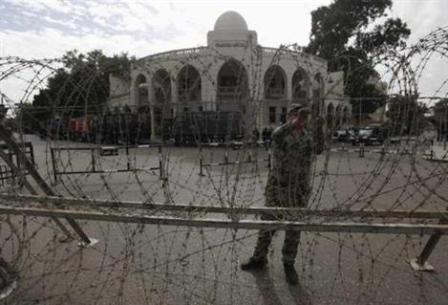 استمرار الاحتجاجات ضد الاعلان الدستوري والمعارضة تدعو الى مليونية "الدم المصري حرام والشرعية للشعب" غداً في ميدان التحرير