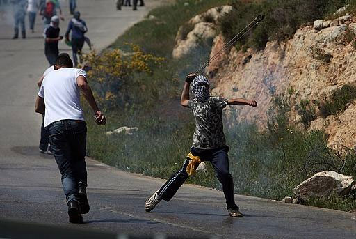 "يديعوت احرونوت": انتفاضة فلسطينية ثالثة على الابواب