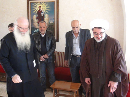وفد من حزب الله جال على كنائس البترون مهنئاً