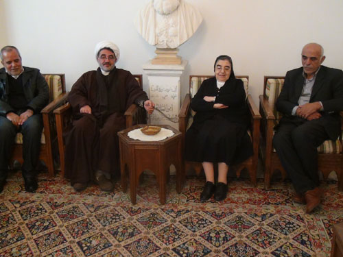 وفد من حزب الله جال على كنائس البترون مهنئاً
