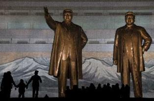 كوريا الشمالية تحيي الذكرى الأولى لوفاة زعيمها الراحل