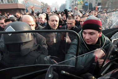 17 جريحاً في صدامات في مقدونيا إحتجاجاً على إقرار الميزانية