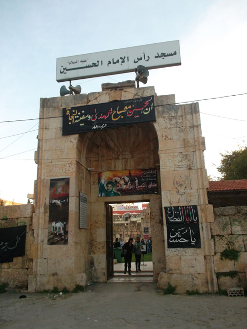 زوار العتبات المقدّسة يزورون مقام السيدة خولة(ع) ومسجد رأس الامام الحسين (ع) في بعلبك